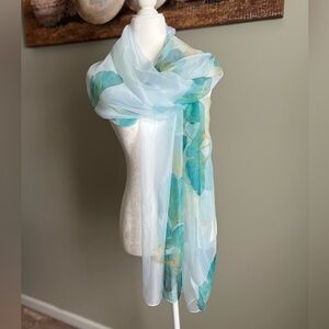 Flower print, NEW silk, beautifully cozy shawl. Silky scarf.